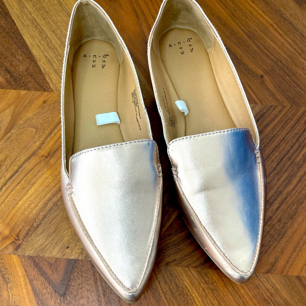 a new day metallic pink rose gold loafers never worn size 7.5